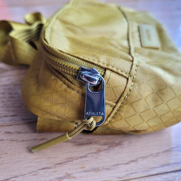 Athleta Excursion Crossbody Belt Bag Gold - Palo Verde - Picture 2 of 14